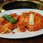 平和苑 - 左からミノ、ホルモン