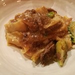 il Ktutti - 幅広でトゥルンと薄くなめらかな手打ちパッパルデッレに、猪や茸のコク深いソースがからむ！