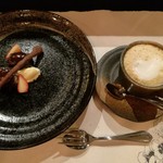 il Ktutti - 温かいチョコレートのスフレとバニラジェラート、まろやかで味わい深いカプチーノ