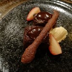 il Ktutti - まったり濃密なチョコスフレの上にとろけるガナッシュ、手作りのチュイルや苺、バニラジェラートが好相性