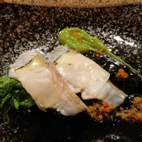 il Ktutti - あっさりスズキに炙ったラルド、菜の花のピュレやフレンチキャビア、ドライトマトと柑橘のソースが合う！