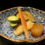 懐石 八泉 - 水茄子、蒟蒻、茗荷の粕漬け（2017/4）