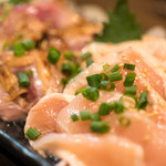 彩波 - 2017.12 鶏刺し四点盛り（1,980円）モモ肉たたき、ムネ肉たたき