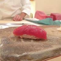 鮨さかもと - 柵から取り立ての大間本鮪赤身