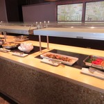 Kai Market - 料理はビュッフェスタイルなんで勿論好きな物は食べ放題、旅行の朝食の醍醐味ですね。