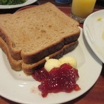 Kai Market - サイドデッシュにはご飯用意してありましたが、ハワイに来たのでトーストをチョイス。