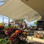 Kai Market - 朝日の差し込む店内では海を見ながらの朝食が楽しめました。