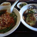 中国料理 長江 - 麺飯セット（台湾ラーメン、中華丼）