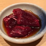 鮓職人 秦野よしき - 鯨の玉ねぎダレかけ