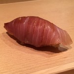 鮓職人 秦野よしき - ブリ昆布締め