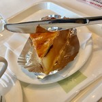 カフェ・ディ・フェスタ - アップルパイ裁断中 2016/11/30