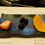 山猫軒 - 黒豆、苺、紅マドンナ（高山小糸焼）ここまで日本酒です