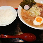 豚骨魚介ラーメン 七福丸 - 淡の味玉子ラーメンとライス