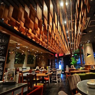 広々とした店内は全74席完備！