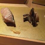 まんてん鮨 丸の内 - 鯖昆布〆鮨＋鮑