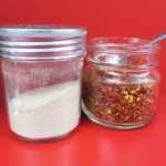 ラーメン二郎 - 卓上調味料