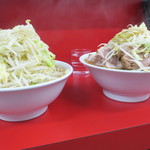 ラーメン二郎 - ＜参考＞大豚ヤサイ（奥）との比較
