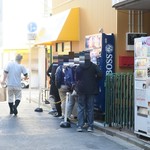 ラーメン二郎 - 10:20の並び