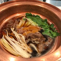 しゃぶしゃぶ 山笑ふ 銀座店 - 一人用の鍋を使います
