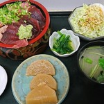Tomo zushi - ネギトロ丼 マグロ付き (¥780-)