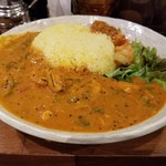 SPICY CURRY 魯珈 - 赤味噌が隠し味。牡蠣と長ねぎのカレーのライス大盛＋長芋のウールガイ