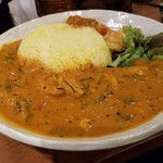 SPICY CURRY 魯珈 - 赤味噌が隠し味。牡蠣と長ねぎのカレーのライス大盛＋長芋のウールガイ