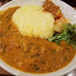 SPICY CURRY 魯珈 - 赤味噌が隠し味。牡蠣と長ねぎのカレーのライス大盛＋長芋のウールガイ