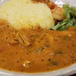 SPICY CURRY 魯珈 - 赤味噌が隠し味。牡蠣と長ねぎのカレーのライス大盛＋長芋のウールガイ