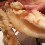 グルガオン - 半分に切られたクルチャの切口からチーズがトロ～(*￣∇￣)ノ