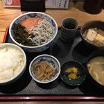 角打 神田店 - 週替わり定食（丼にライス付？） 税込800円