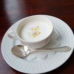 カフェ オリーブ - ジャガイモと長芋のスープです。
