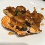 長崎県対馬市美津島町 しろや 北新地 - グジと緋扇貝