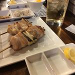 Yakitori Brochette - かしわとやげんとハイボール。普通にうまいけどフランス人がやっている感がなくてちょい高めで結局普通の焼鳥屋感がどうにかならんものか。