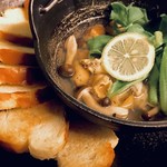 Sake steamed whelk shellfish (with baguette)