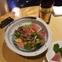 ダイナミックキッチン＆バー 響  西新宿野村ビル店 - 紅大根と生ハムサラダ