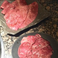 うしごろ 貫 恵比寿本店 - 上 : 希少部位特選盛り(タレ)
                下 : 切り落とし