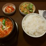 扶餘 - キムチチゲ定食880円　ご飯大盛り無料