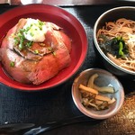 Tokujuan - ローストビーフ丼、蕎麦のセット