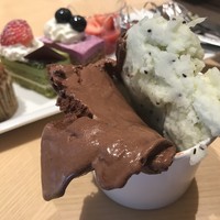 ブッフェアンドカフェ スロープサイドダイナー ザクロ - 