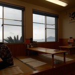 ラーメン楽 - 小上がり席