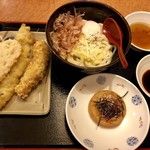 讃岐製麺 - チーズ釜玉うどん、いも餅、とり天、れんこん天、穴子天、天つゆ、天丼のタレ