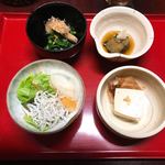 魚めし 竹亭 - 菊菜、蓮根、シメジの煮浸し     ナスの煮浸し
            しらすサラダ   ニガリ豆腐