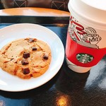 スターバックス・コーヒー - チョコチャンククッキー・グランデスターバックスラテ