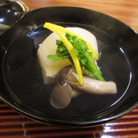 小猿 - 椀物～カニしんじょのお吸い物・小カブ・丹波のしめじ・柚子