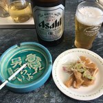 ラーメン 4つ星 - 大人セット。

チンカチンカの冷っこいルービーにはシナチクが付きます。

寅さんの灰皿いいな！欲しい！！！

男はつらいからさーーー

