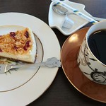 カフェ シュエット - フルーツグラノーラのチーズケーキとコーヒー