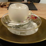 東 - ◆白い器の中でスモークされています。