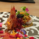 東 - ＊車海老は甘くて美味しいですし、「雲丹」や「キャビア」もタップリで贅沢な品。 黒酢を使用した軽く酸味を感じるソースがよく合います。