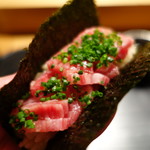 肉割烹 上 - とろたく巻