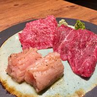 焼肉 うしみつ 恵比寿本店 - 〜うしみつ犇コース〜5,980円【塩焼物】 本日の厳選二種塩焼物と薄切りホルモン塩焼きの盛合せ →ミノ、マルカワ、トモサンカク